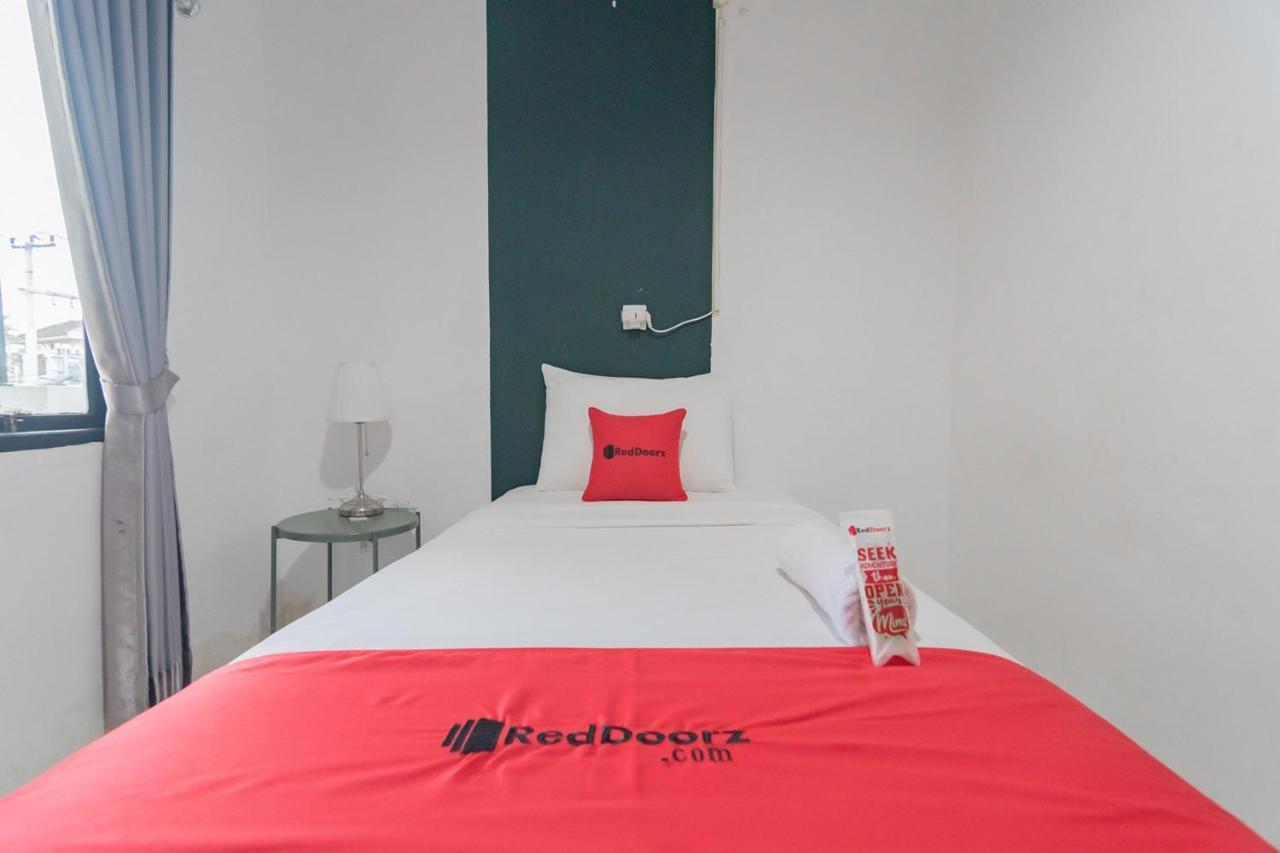 Reddoorz At Sani Guest House Balikpapan Exterior photo